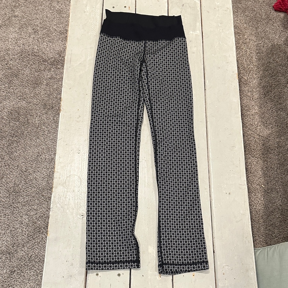 Lululemon Straight-Up Pant sz 6 Tri Geo Silver Spoon Black